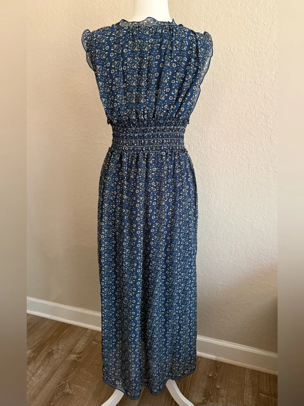 Max Studio Style 7905Y63 Georgette Smocked Maxi Dress - Medium - Picture 5 of 8